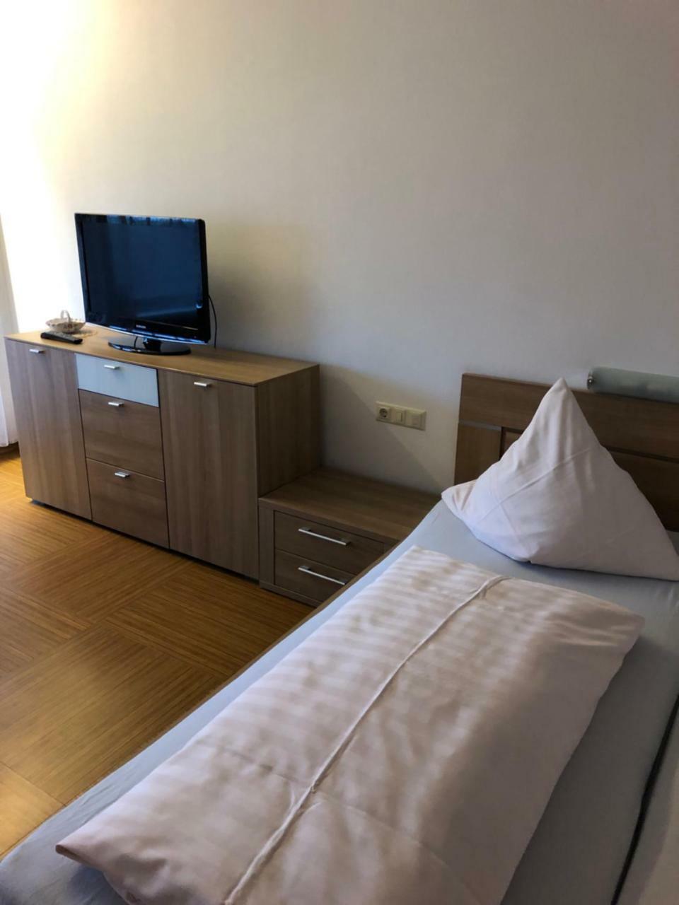 Hotel Cafe Waldeck Wuestenrot 外观 照片
